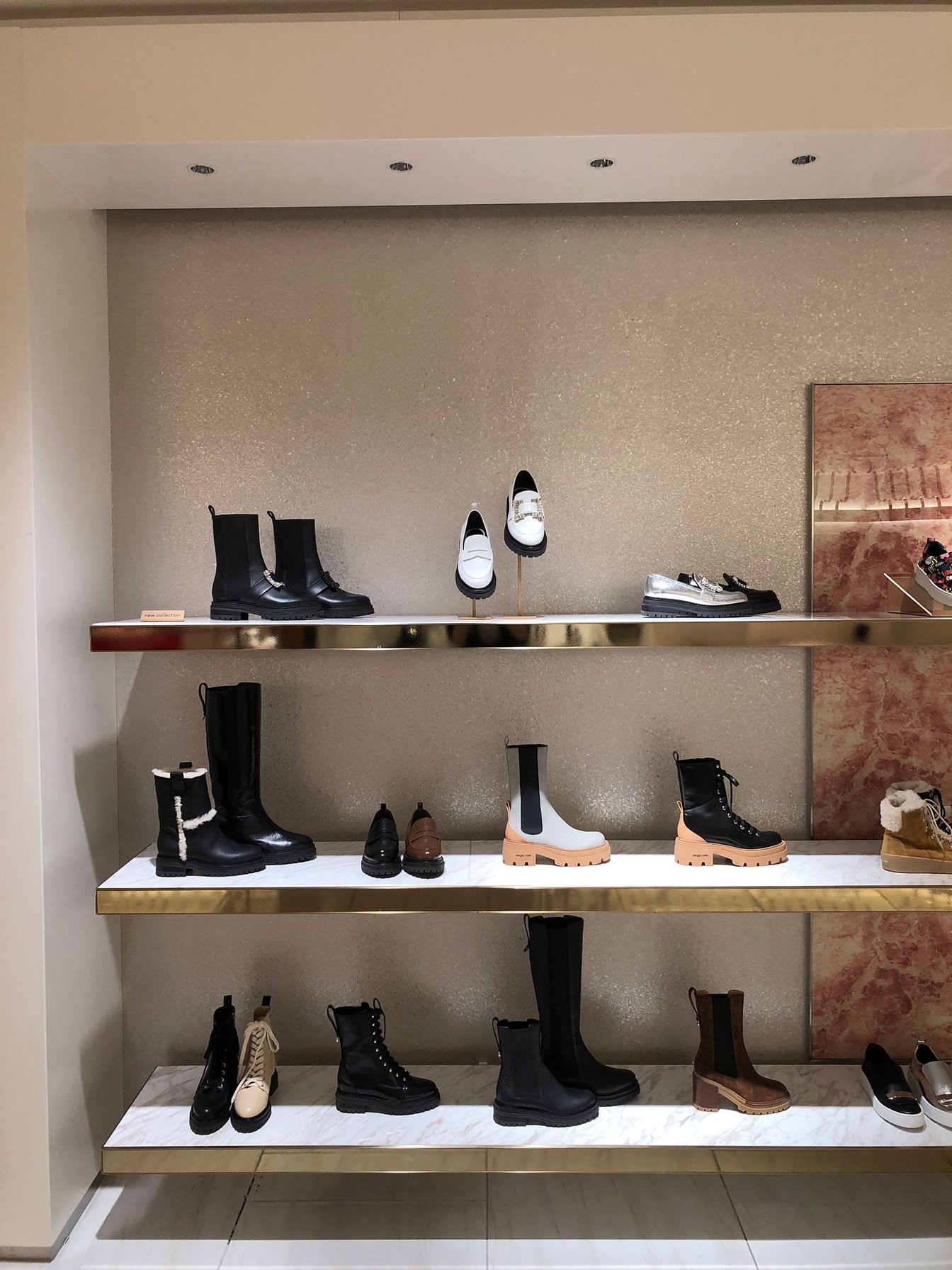 ショートブーツ売り場