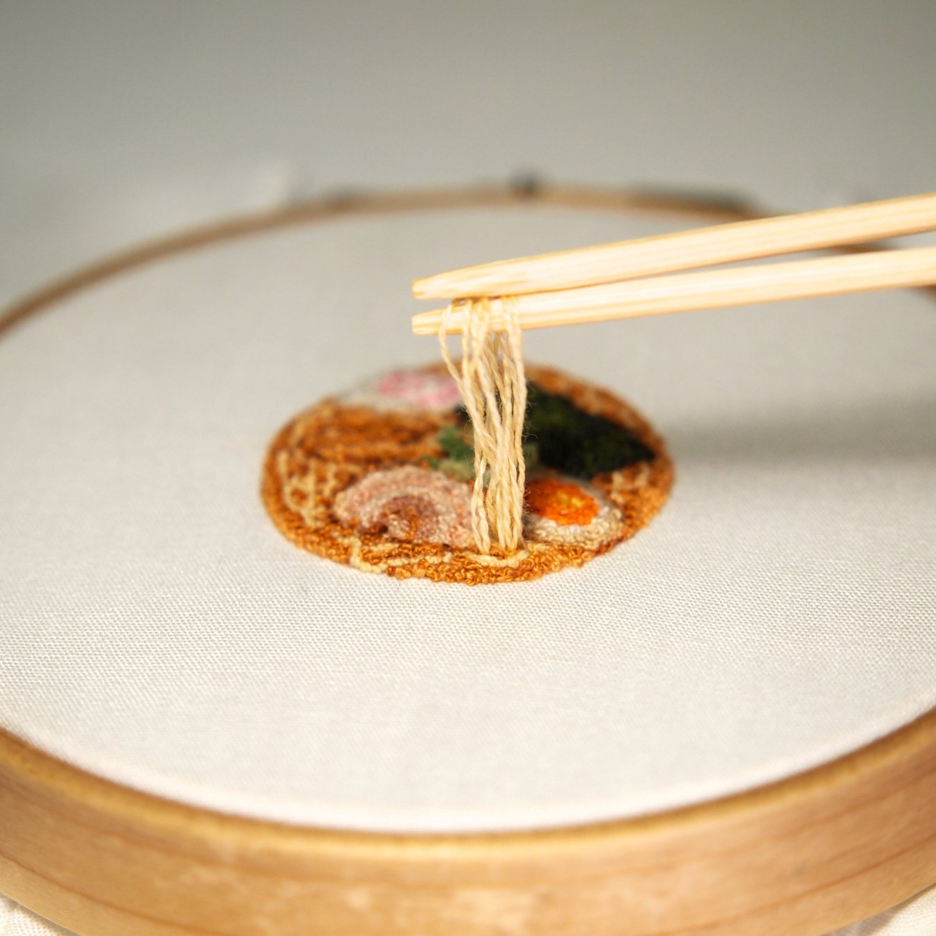 ラーメンの刺繍