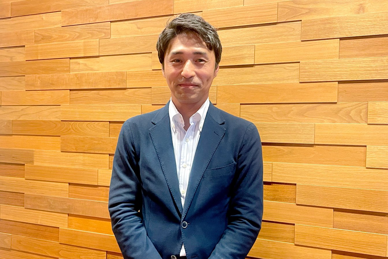 スーツを着た男性