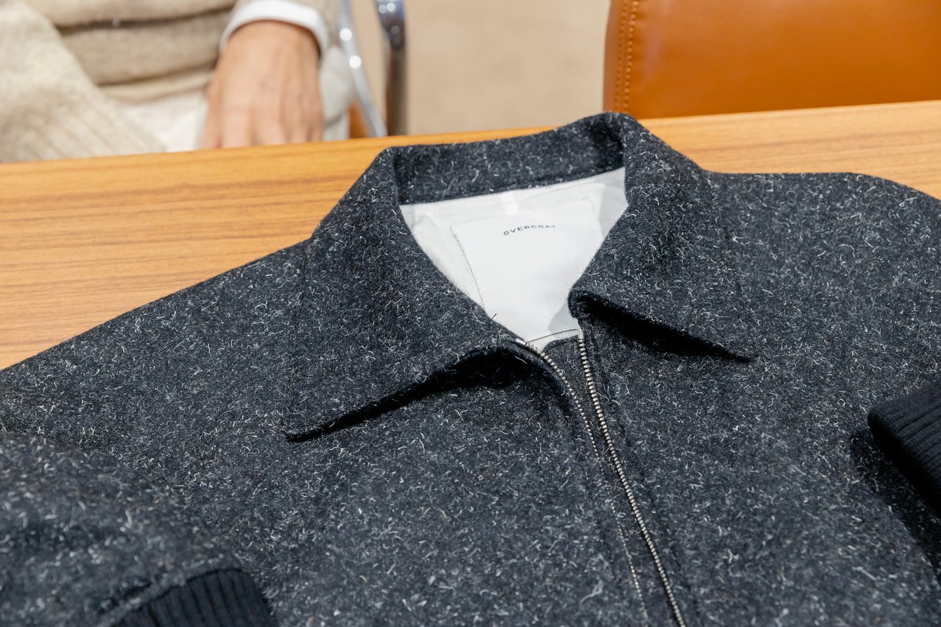 ピーター・マイルズがデザインしたオーバーコートのロゴ