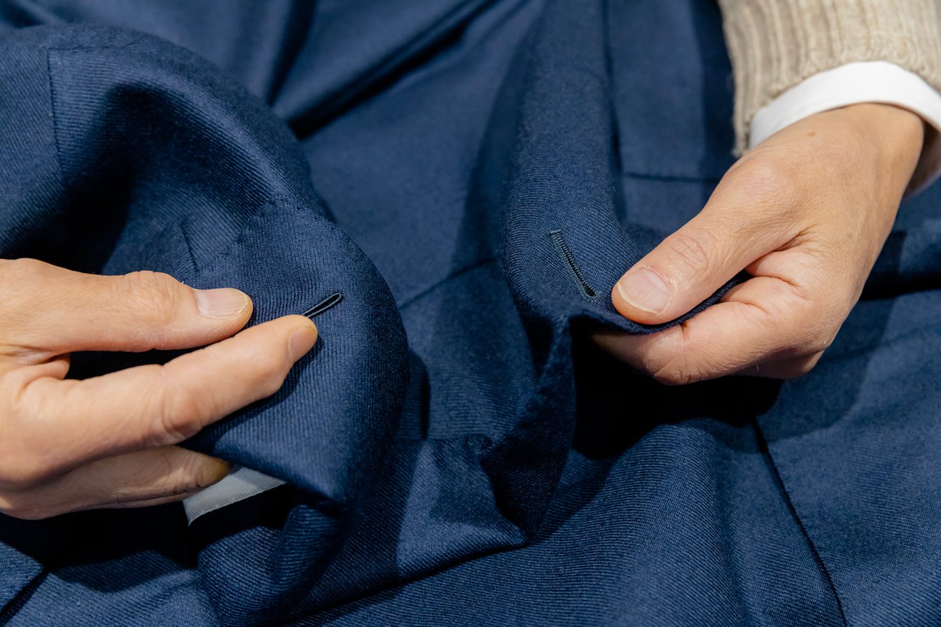 カルーゾのジャケットのボタンホール