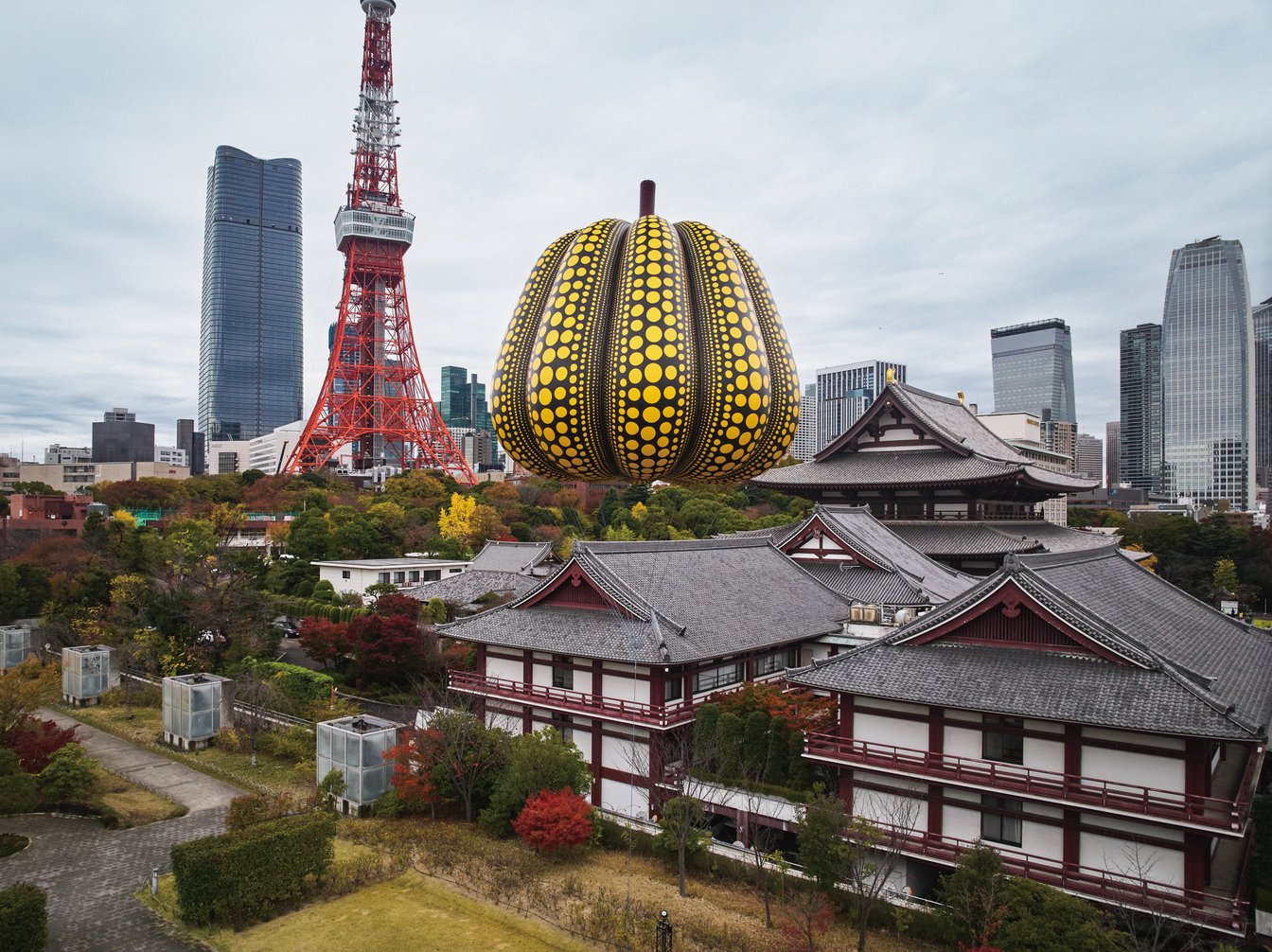 東京タワー周辺に浮遊するカボチャ