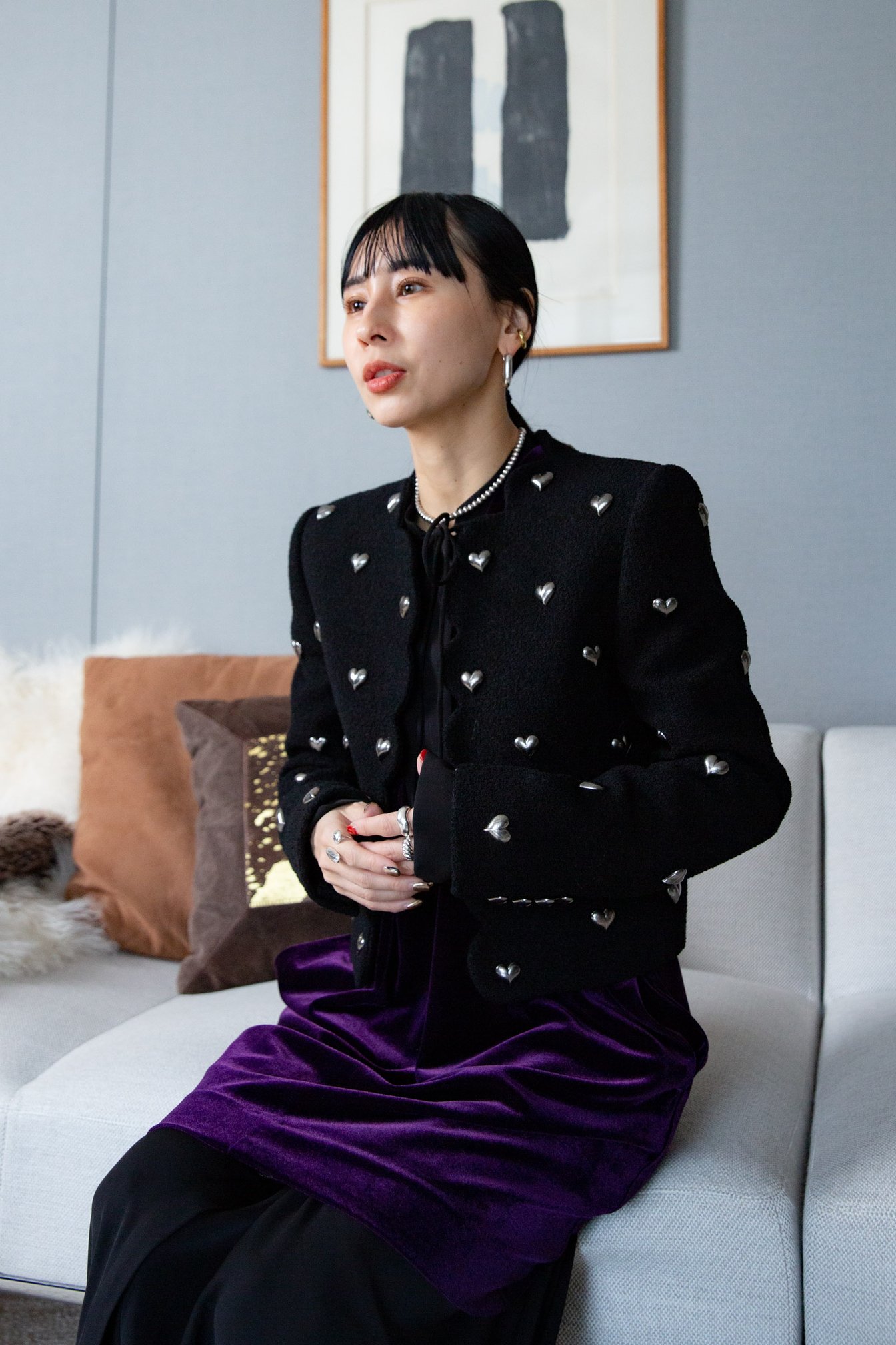 ジャケットを着用した黒石奈央子