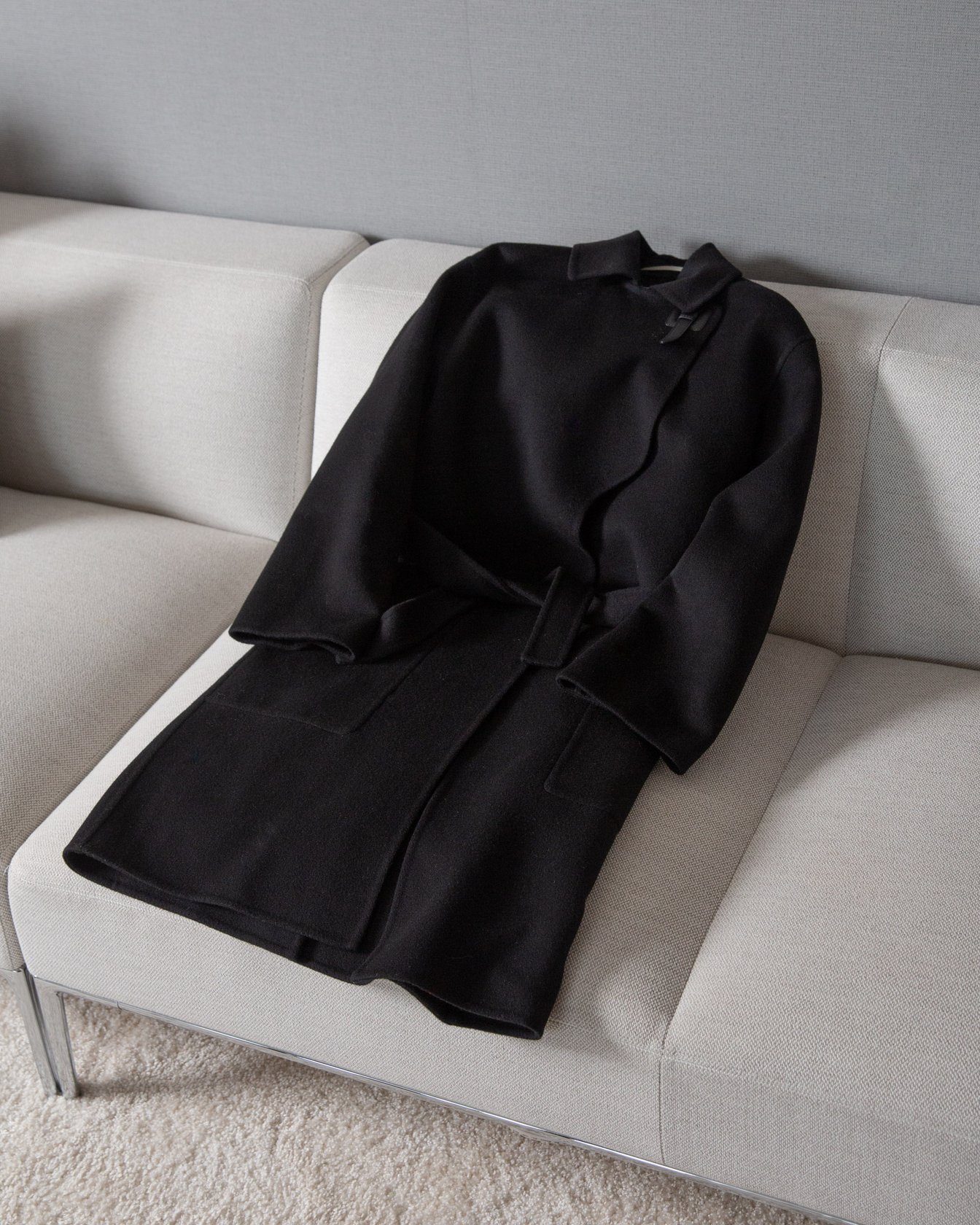 黒いエルメスのコート