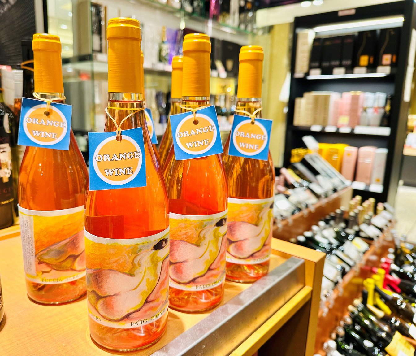 並べられたオレンジワイン