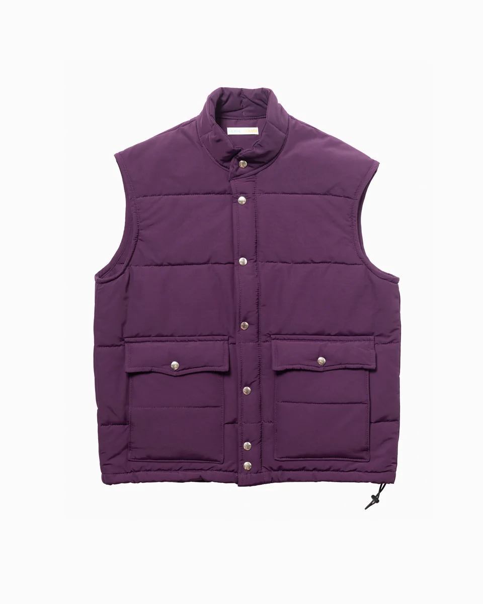 紫のダウンベスト
