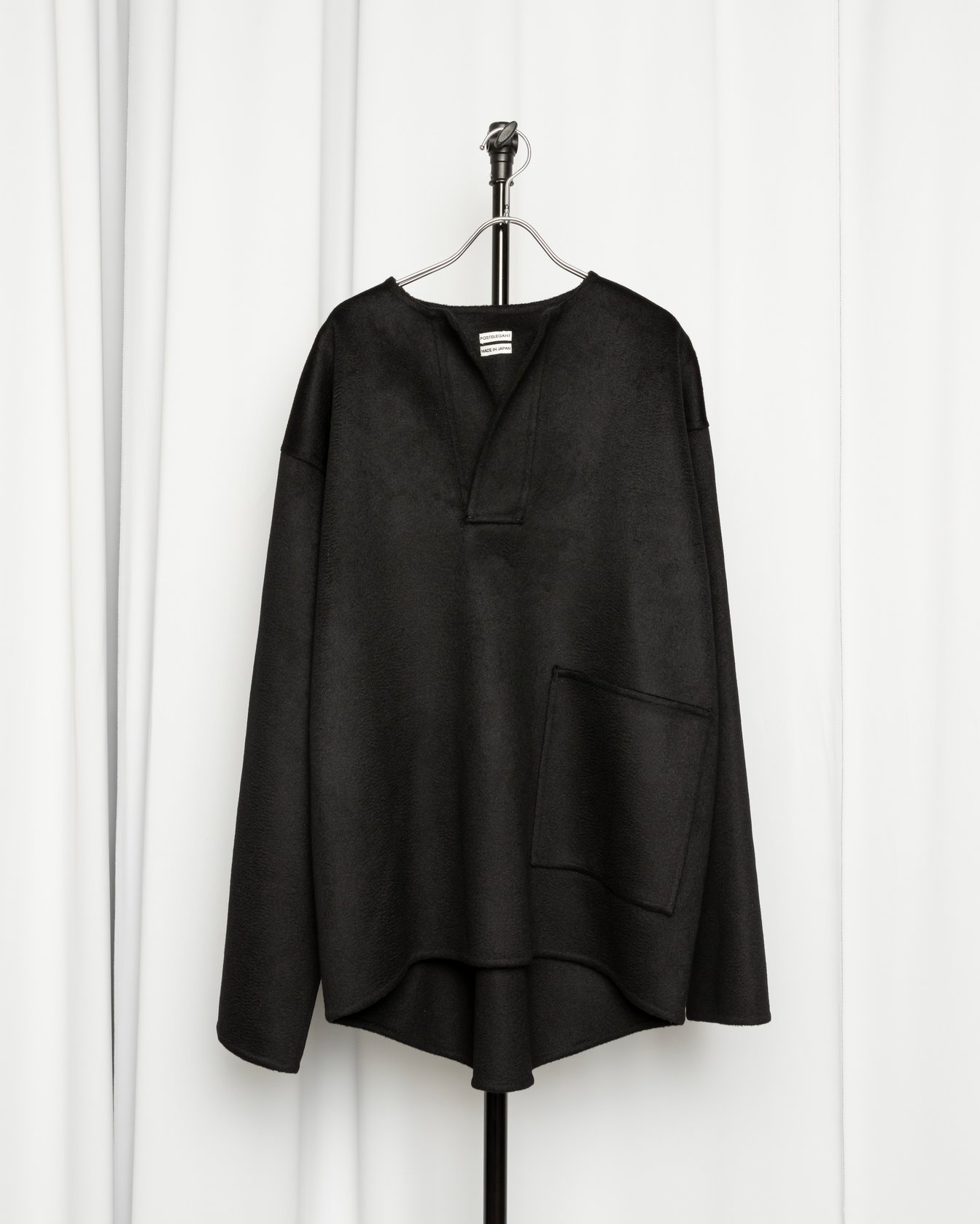 ポステレガントのウールリバートップ