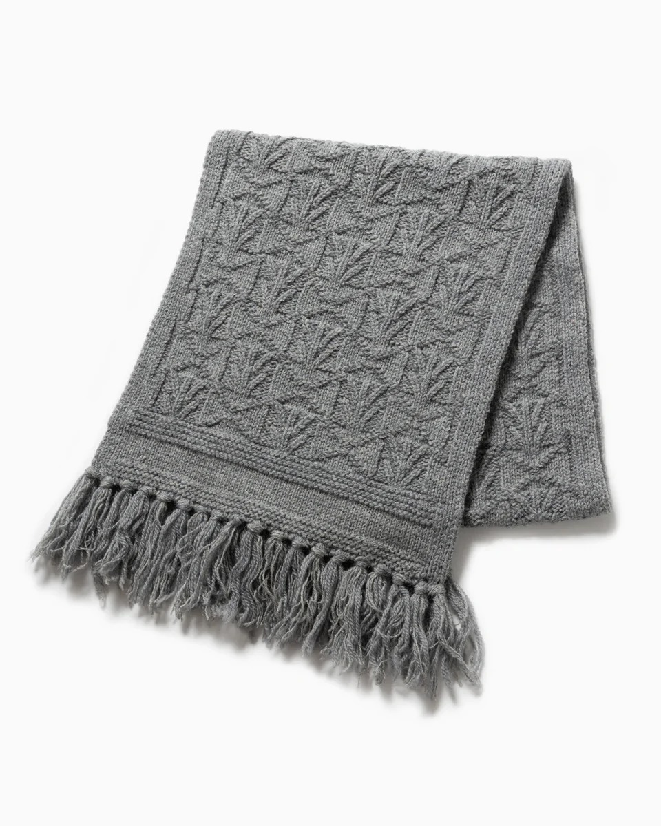 グレーのマフラー