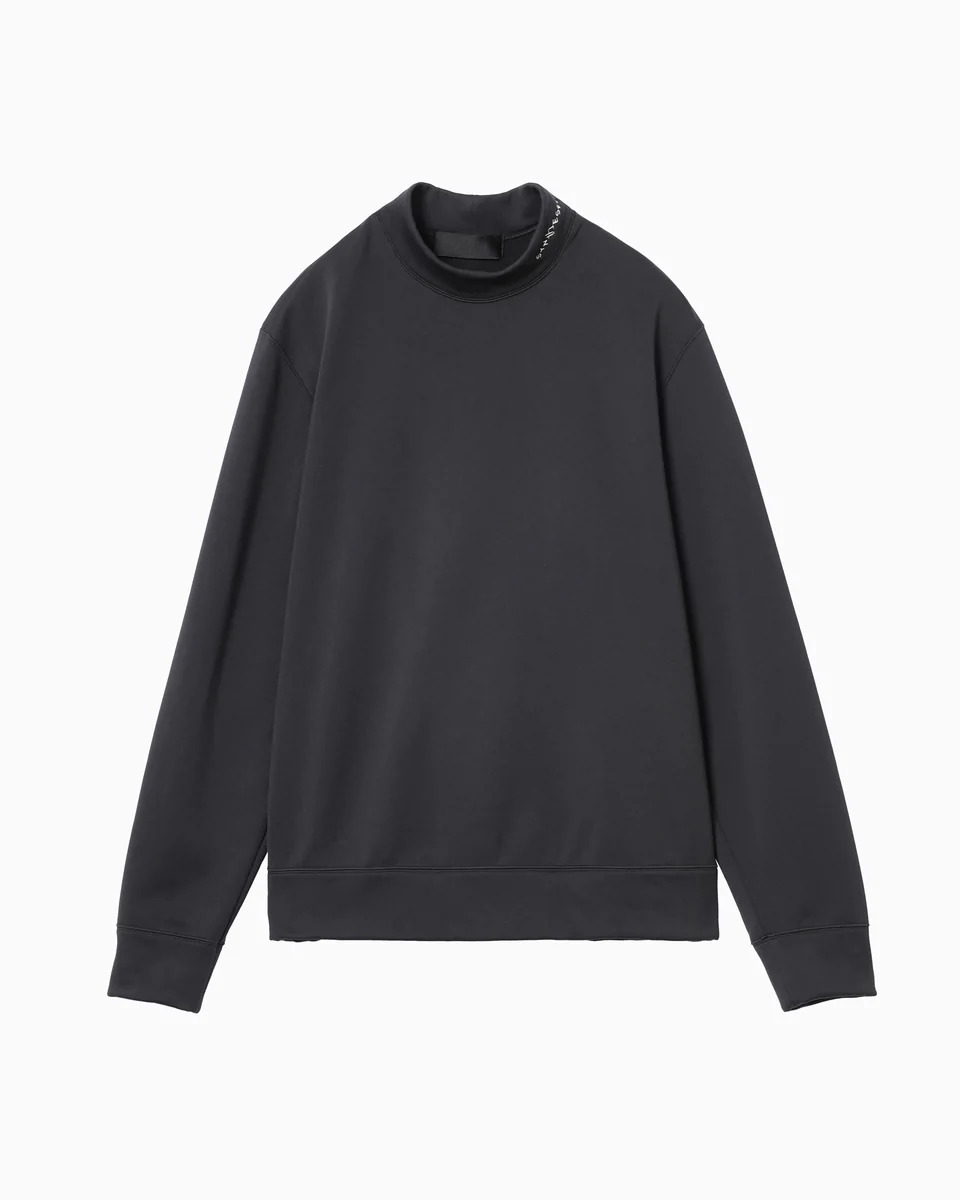 ブラックのハイネックトップス