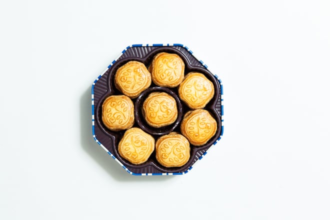 箱に詰められたクッキー