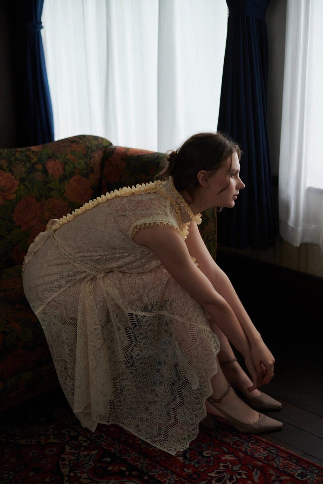 ドレスを着用した女性