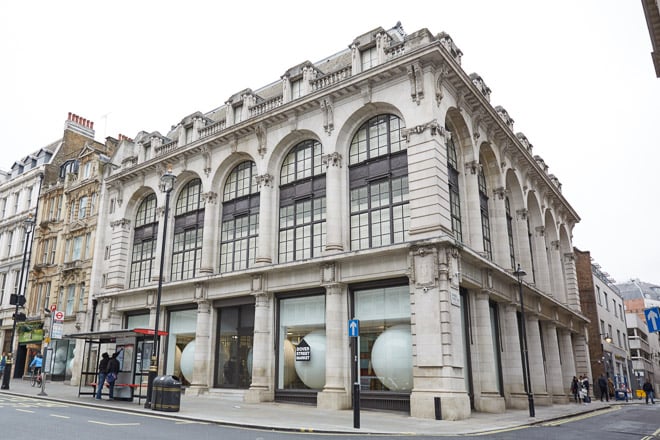 ドーバーストリートマーケットの外観