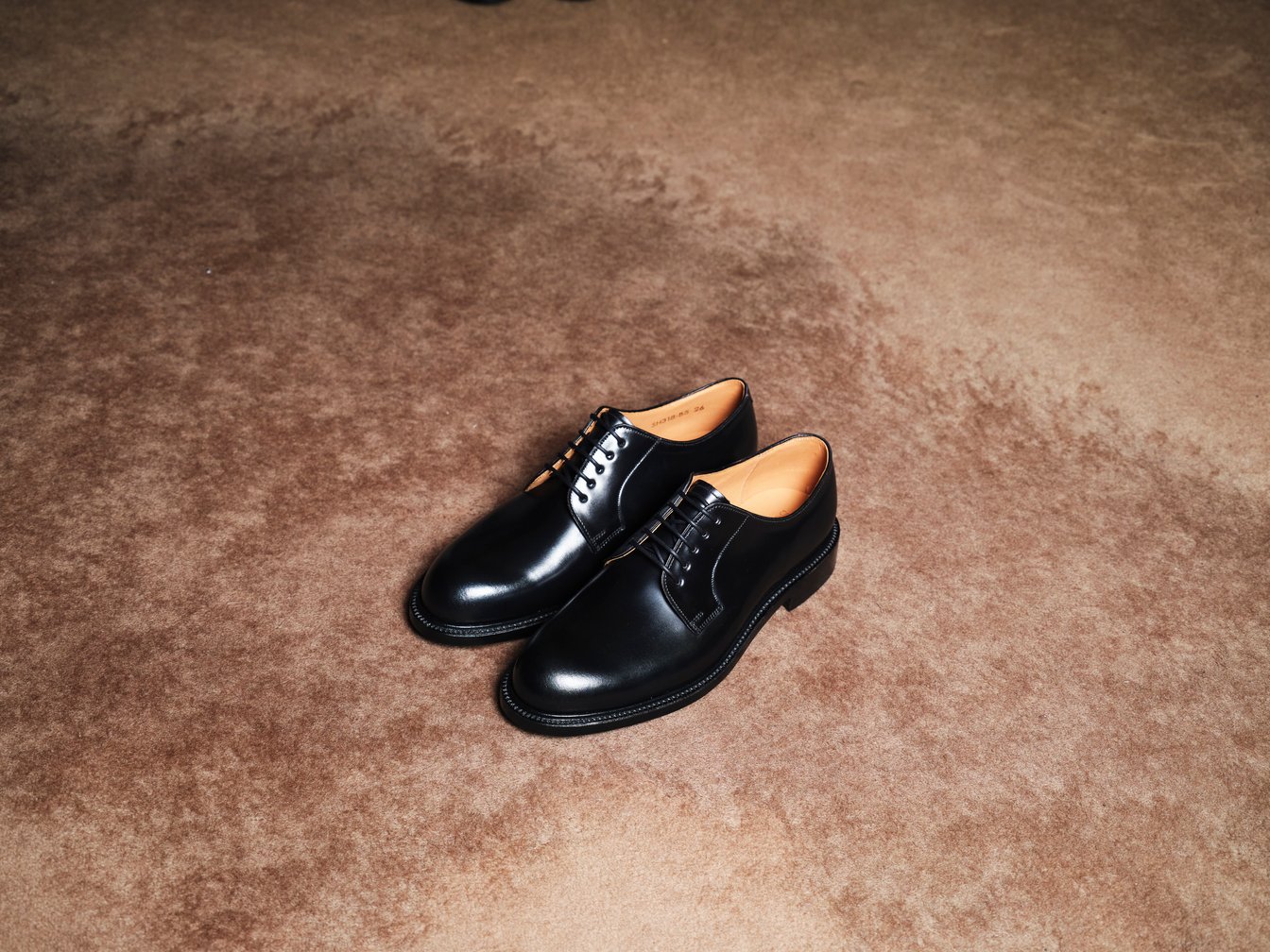 黒い革靴