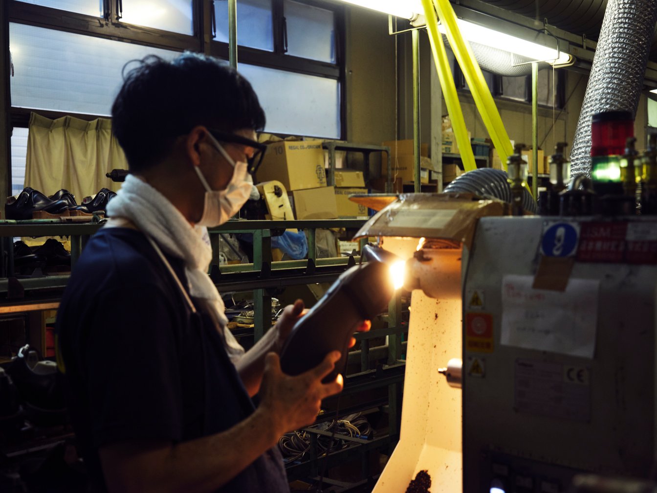 革靴作りの職人の様子