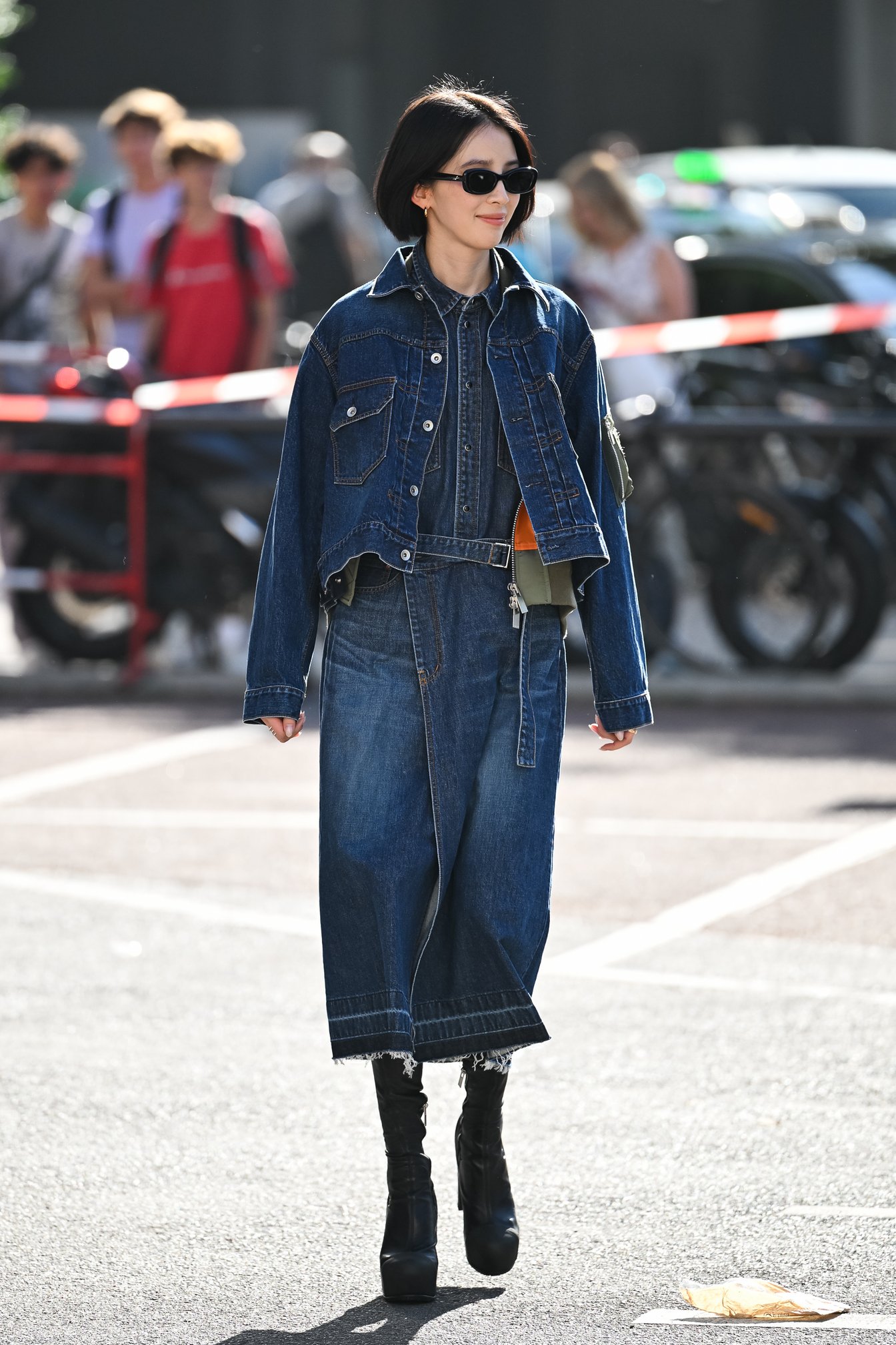 「サカイ」のショー会場で人気だったオールデニムスタイル。