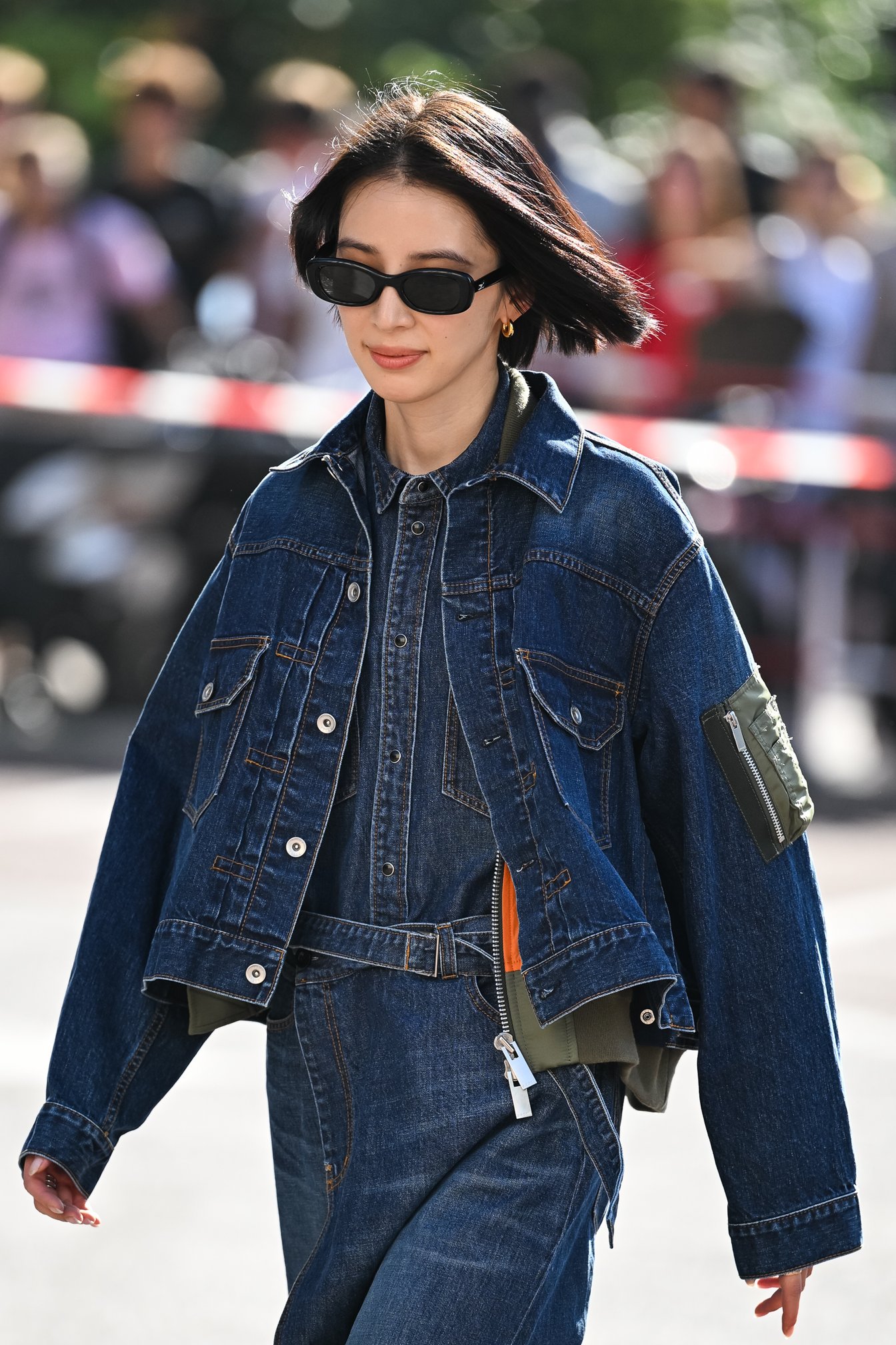 ジャケットの裏地にMA-1が見え隠れするハイブリッドデザイン。