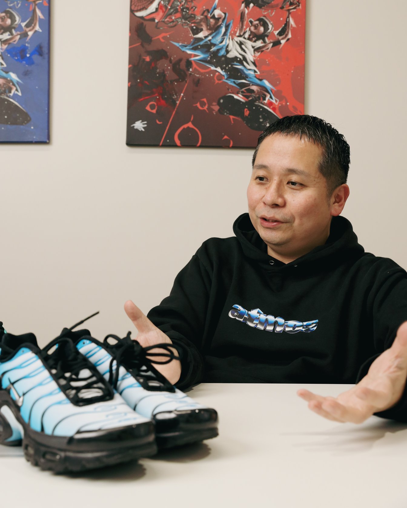 アトモスのディレクター小島奉文