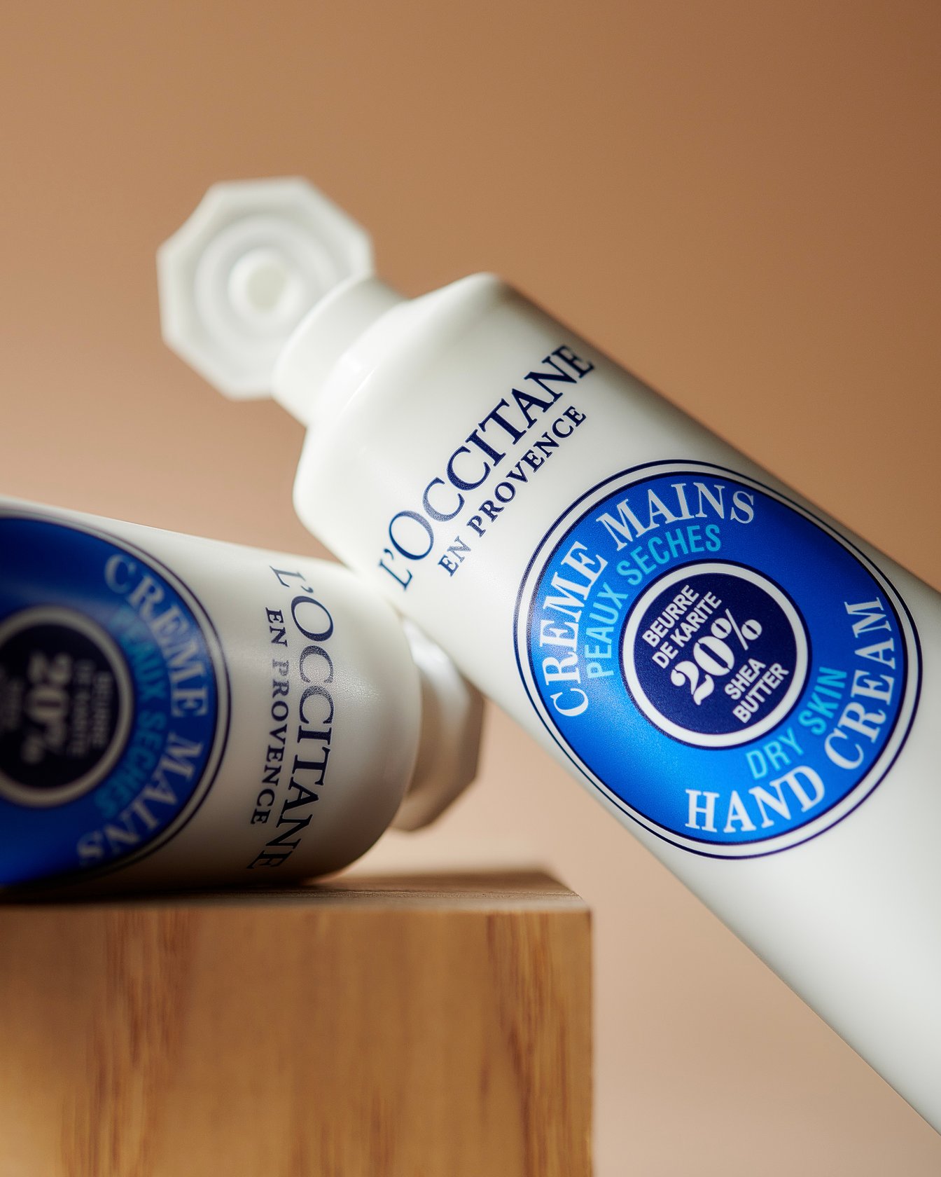 ハンドクリームが2つ並ぶ写真