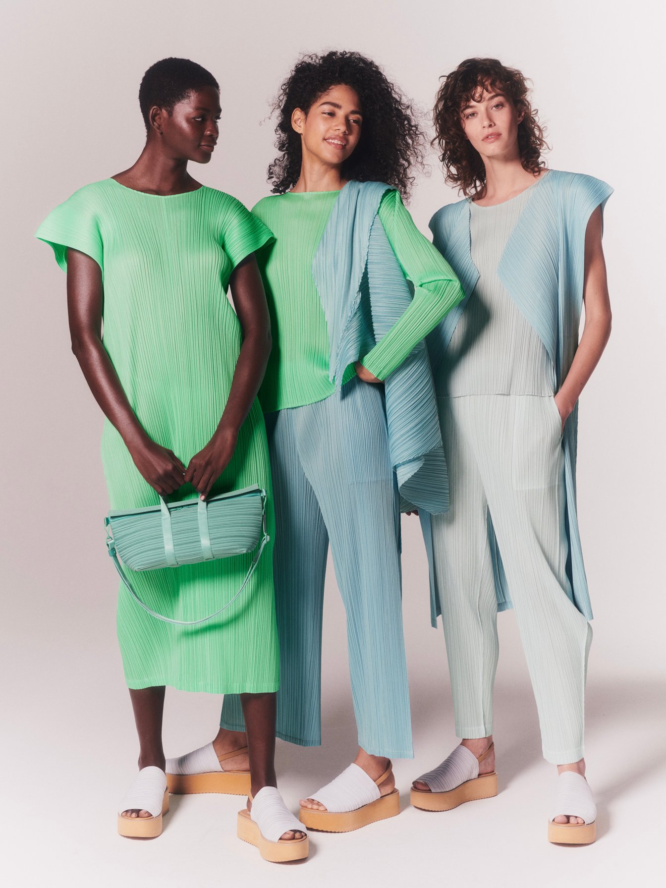 プリーツプリーズ　イッセイミヤケ ワンピース　ジレ　2024年11月　未使用 ppi_energysynergy-1-135d637b-