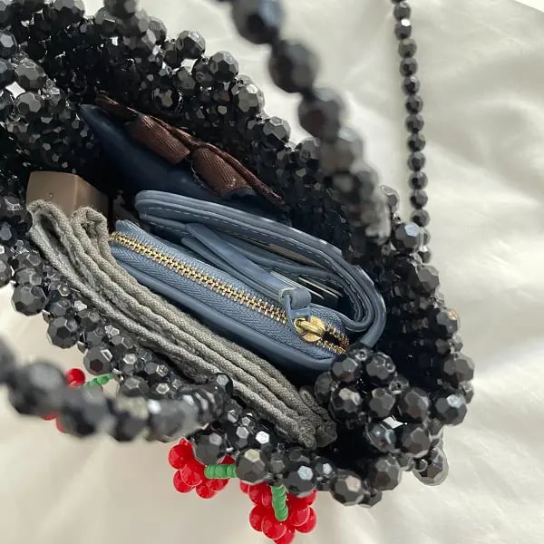 TOOS ビーズショルダーバッグ レディース ビーズバッグブランド「トオス」のチェリーショルダーバッグを紹介