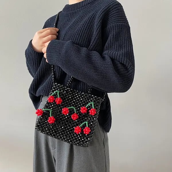 TOOS ビーズショルダーバッグ レディース ビーズバッグブランド「トオス」のチェリーショルダーバッグを紹介