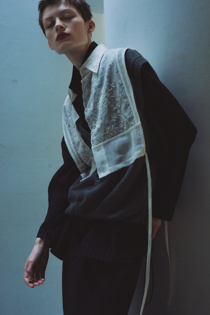 ジョンメイソンスミスの洋服を着た女性モデル