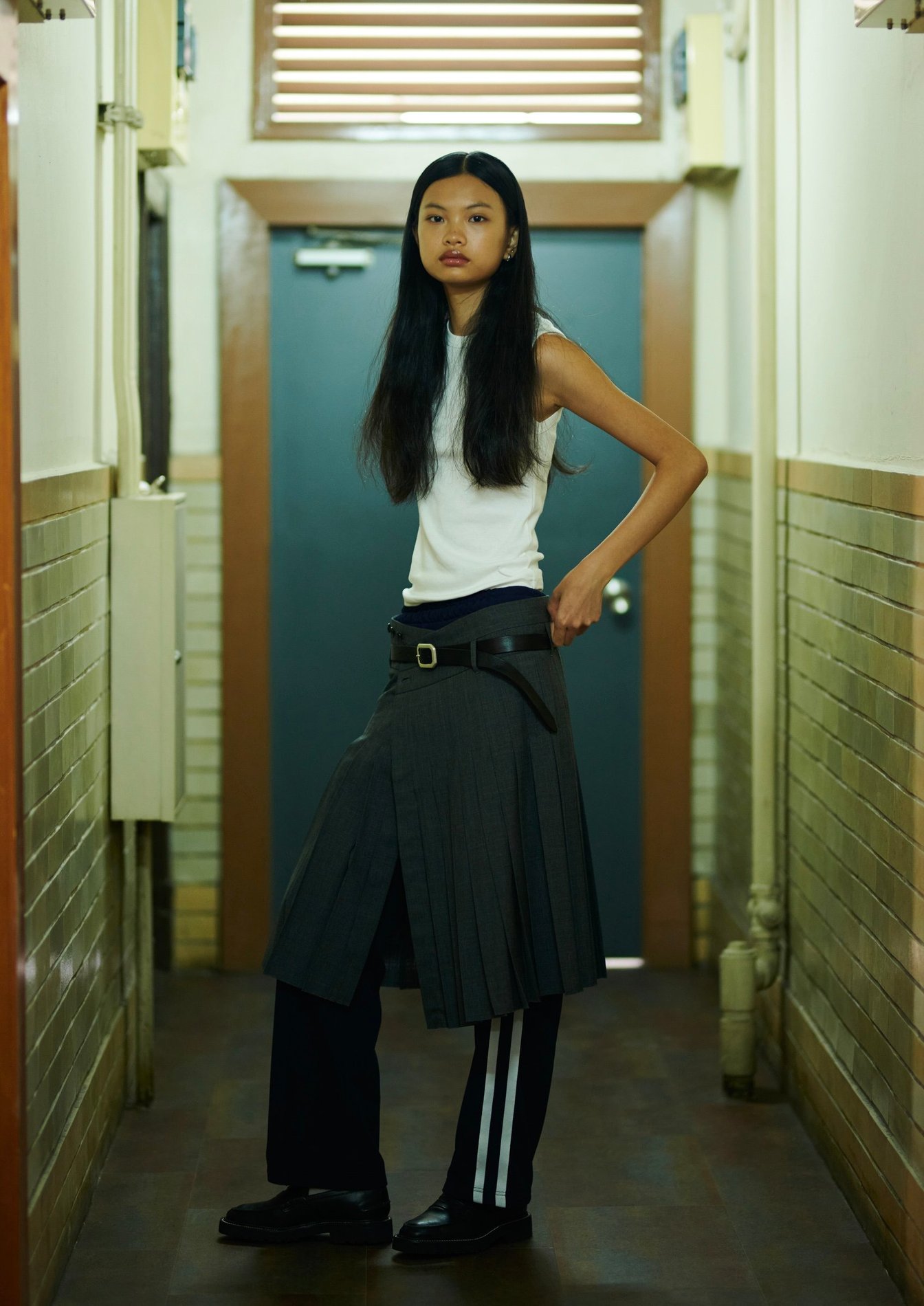アンスクリアの洋服を着た女性モデル