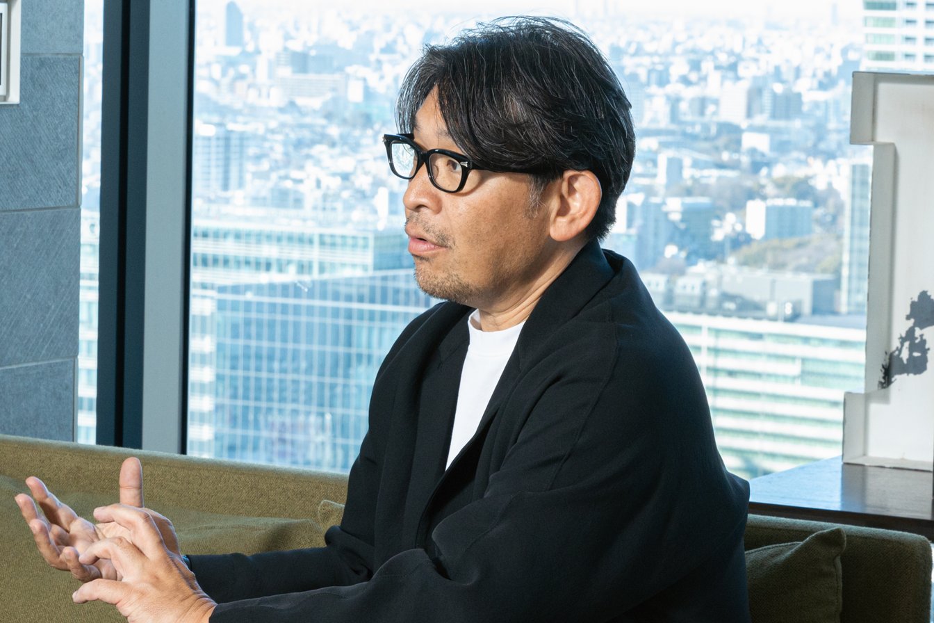 インタビューに答えるアダストリア 木村治社長