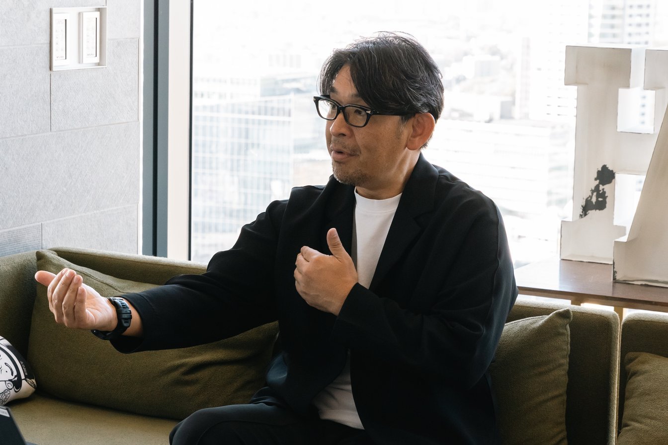 インタビューに答えるアダストリア 木村治社長