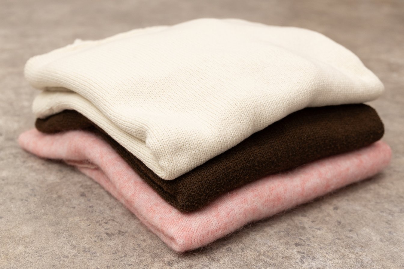 畳まれたニット