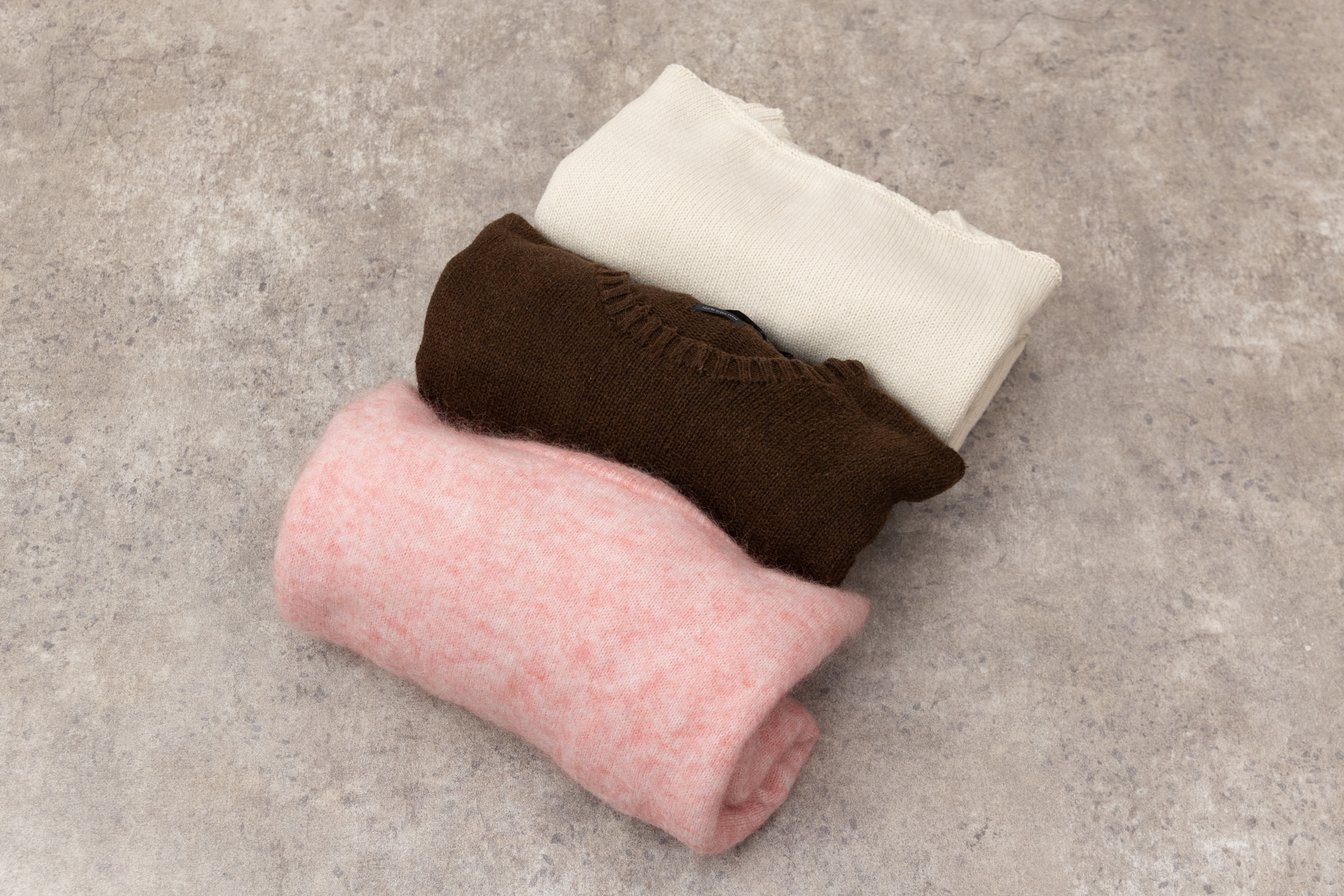 畳まれたニット