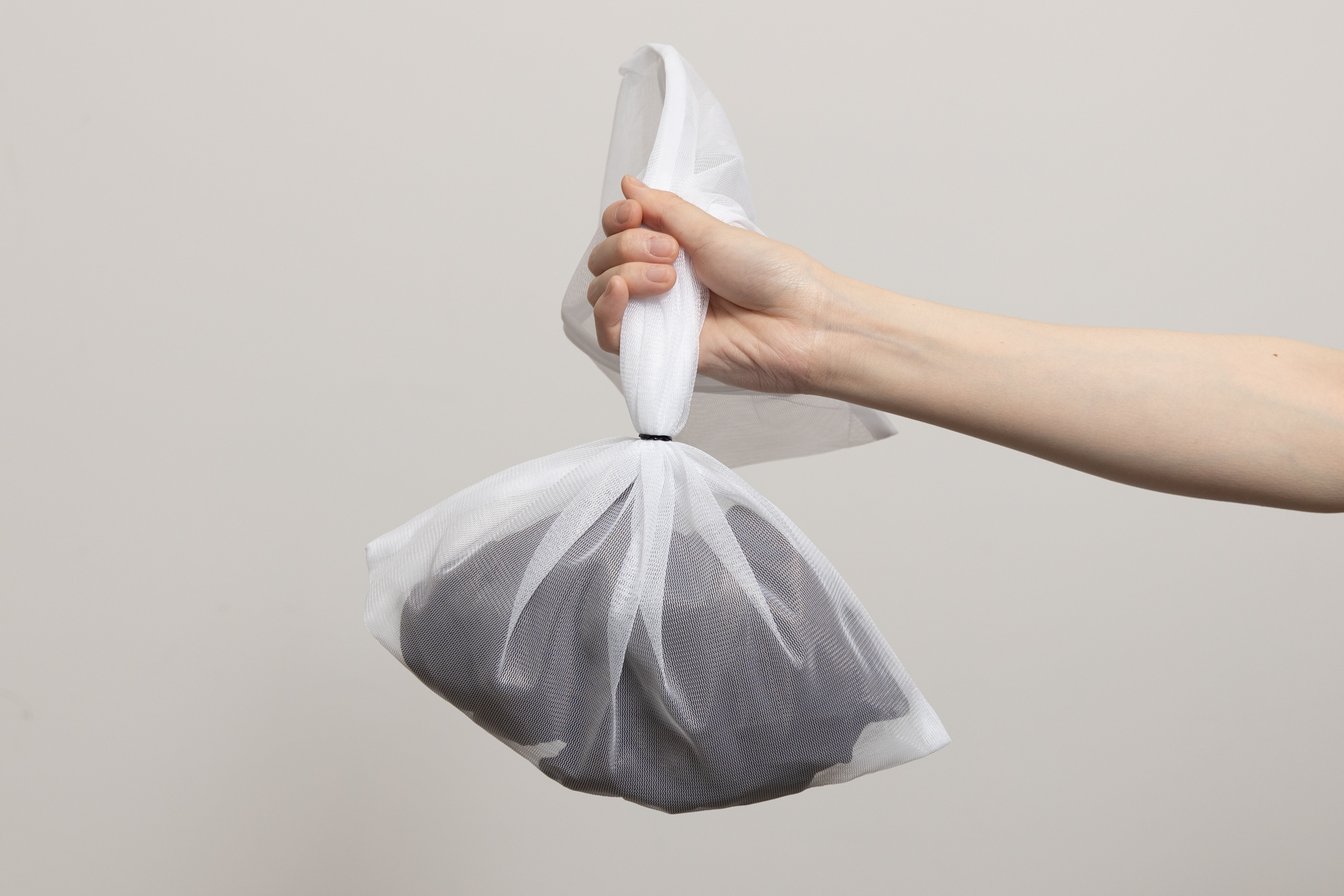 ネットに洗濯物を入れた様子