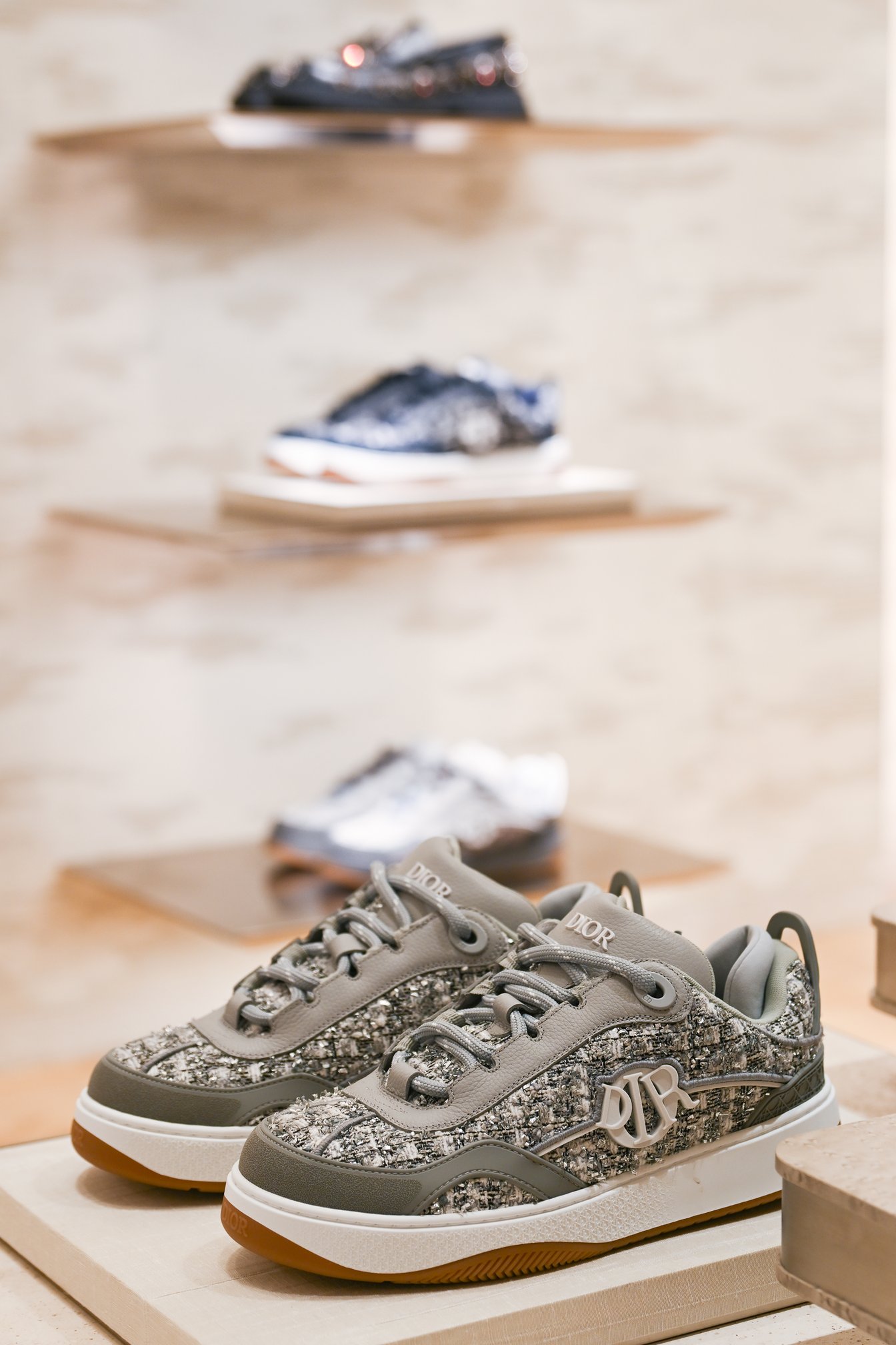 ディオールのスニーカー