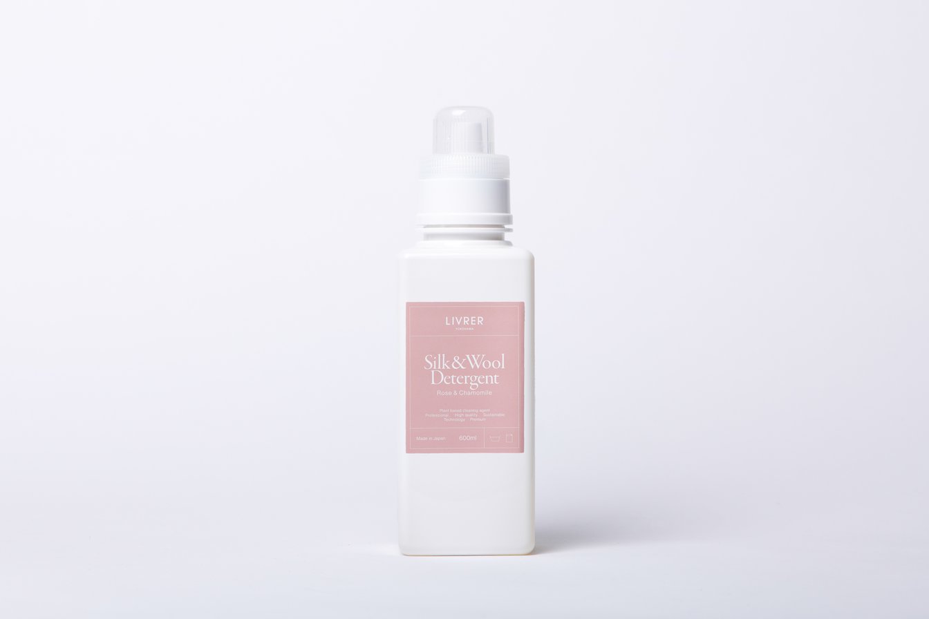 洗濯桶に入った中性洗剤