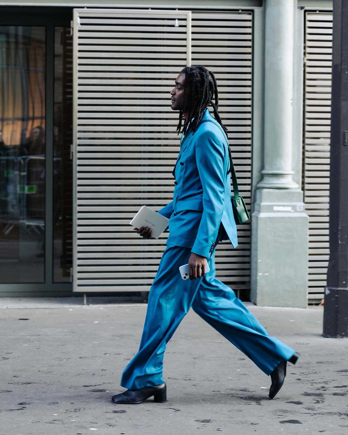 セットアップのメンズコーデ