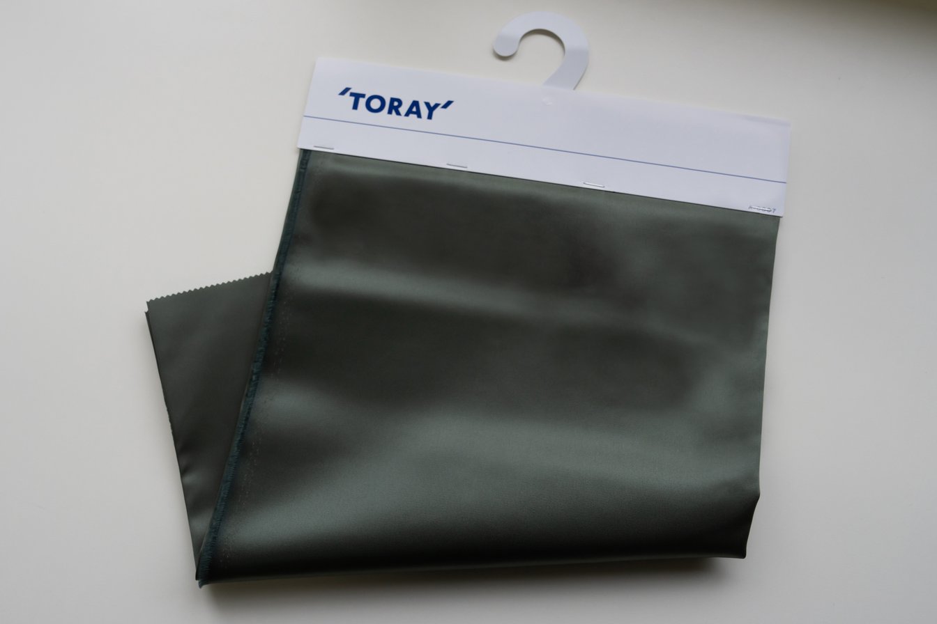 カーキ色のエコディアN510の生地見本