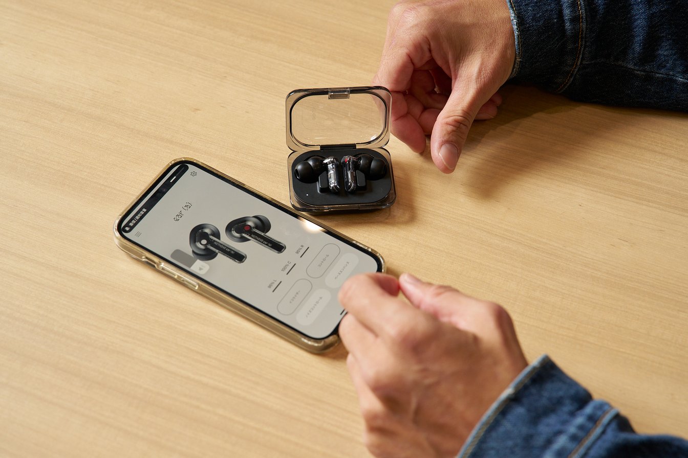 ナッシングのワイヤレスイヤホンとiPhone