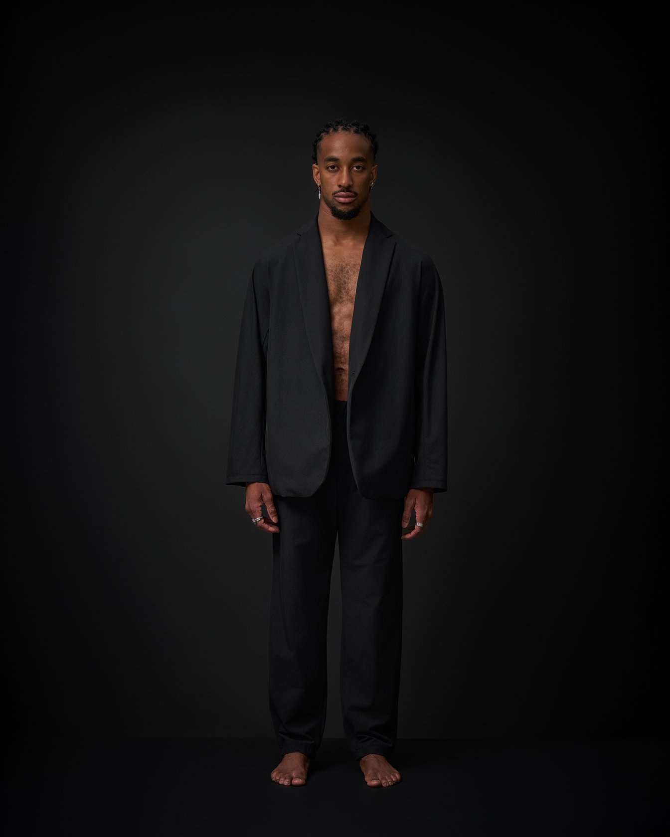 ウォレットジャケットプラスを着た男性モデル