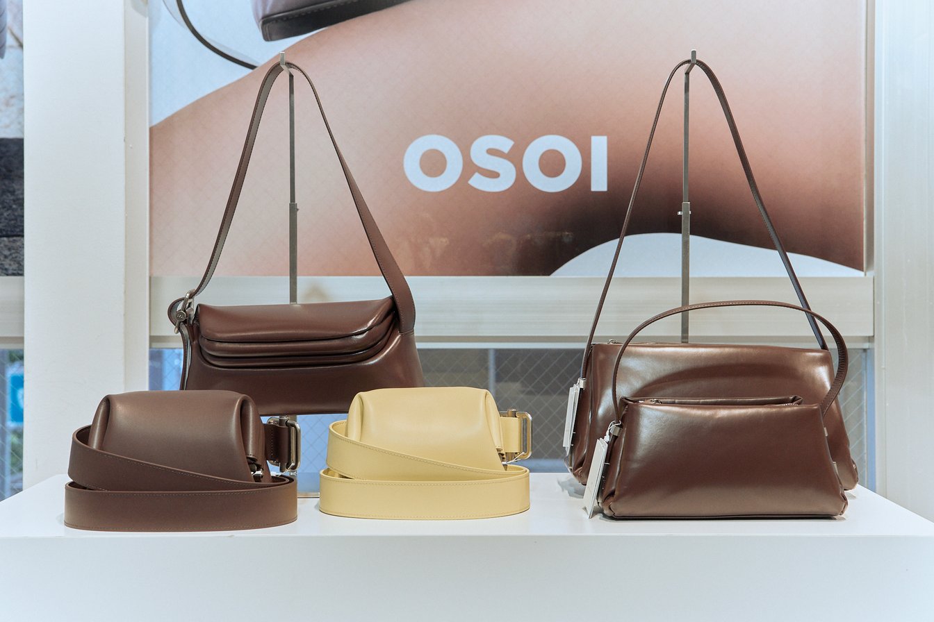 ディスプレイされたバッグ