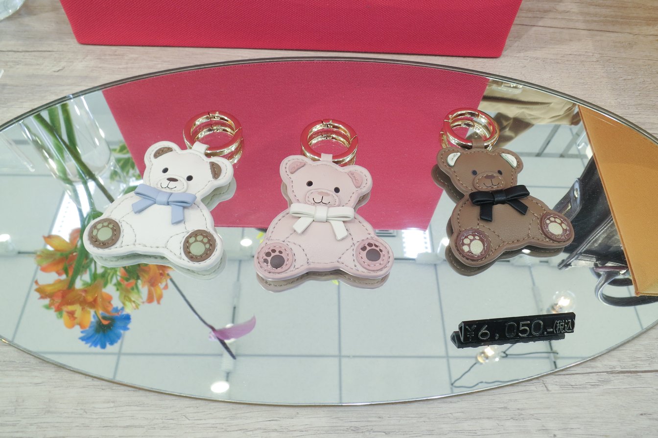 くまのモチーフのチャーム