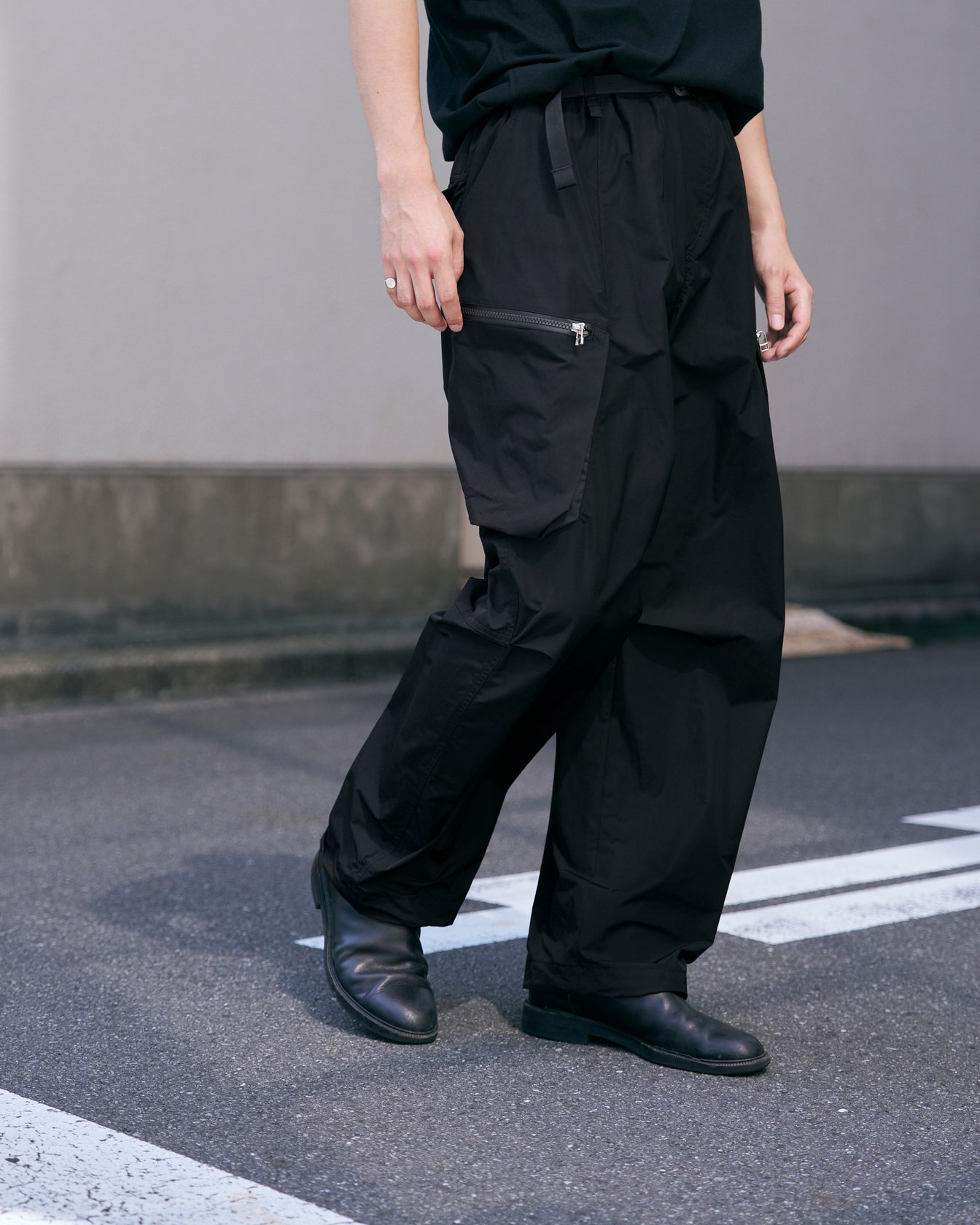 男性モデルの足元