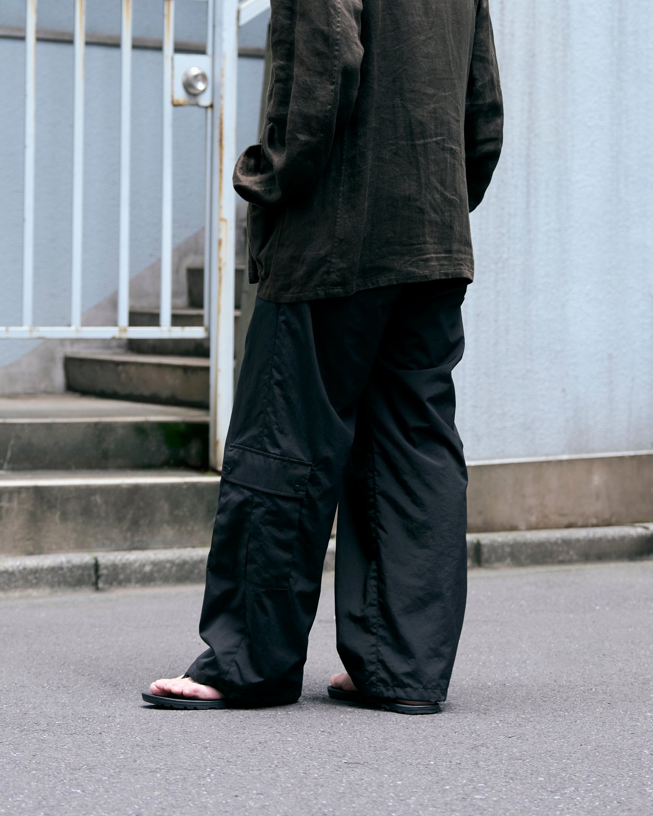 男性モデルの足元