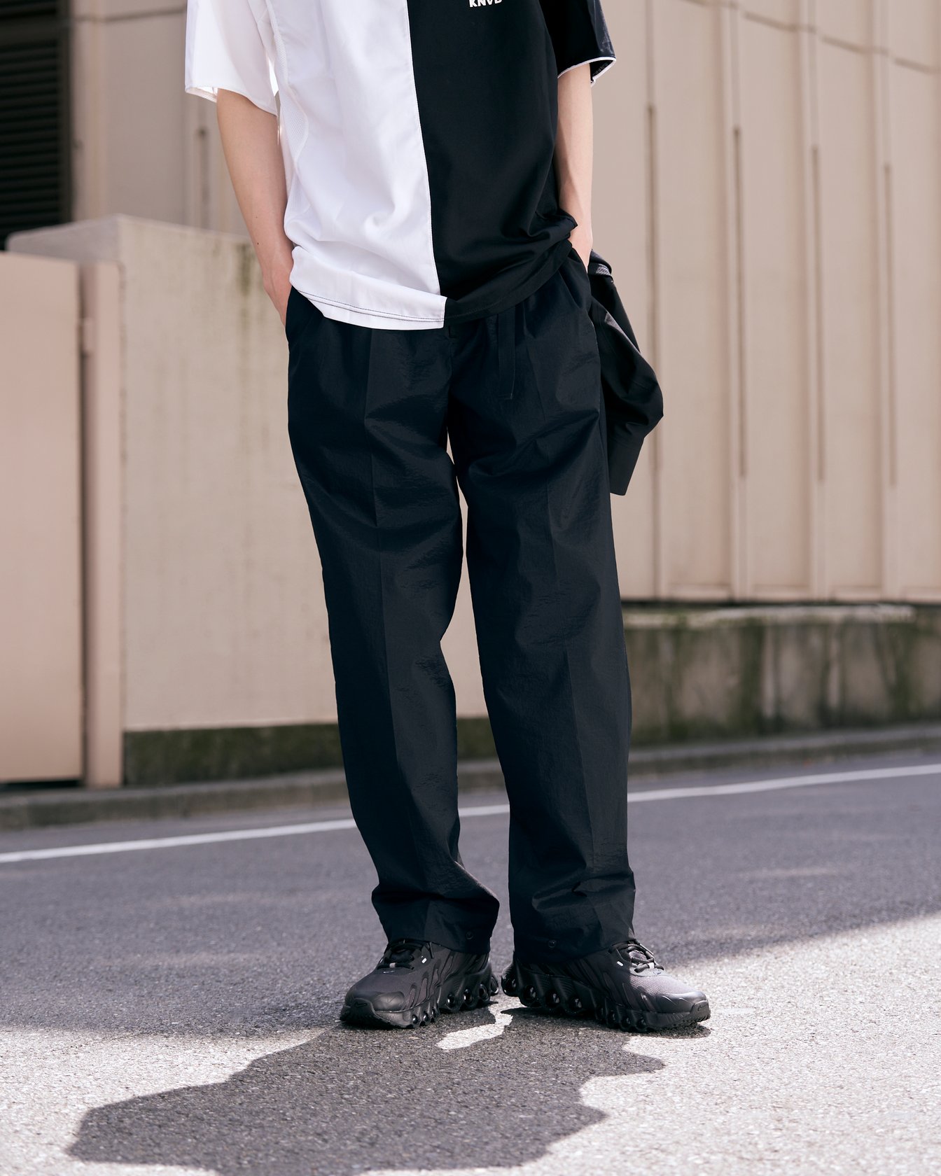 男性モデルの足元