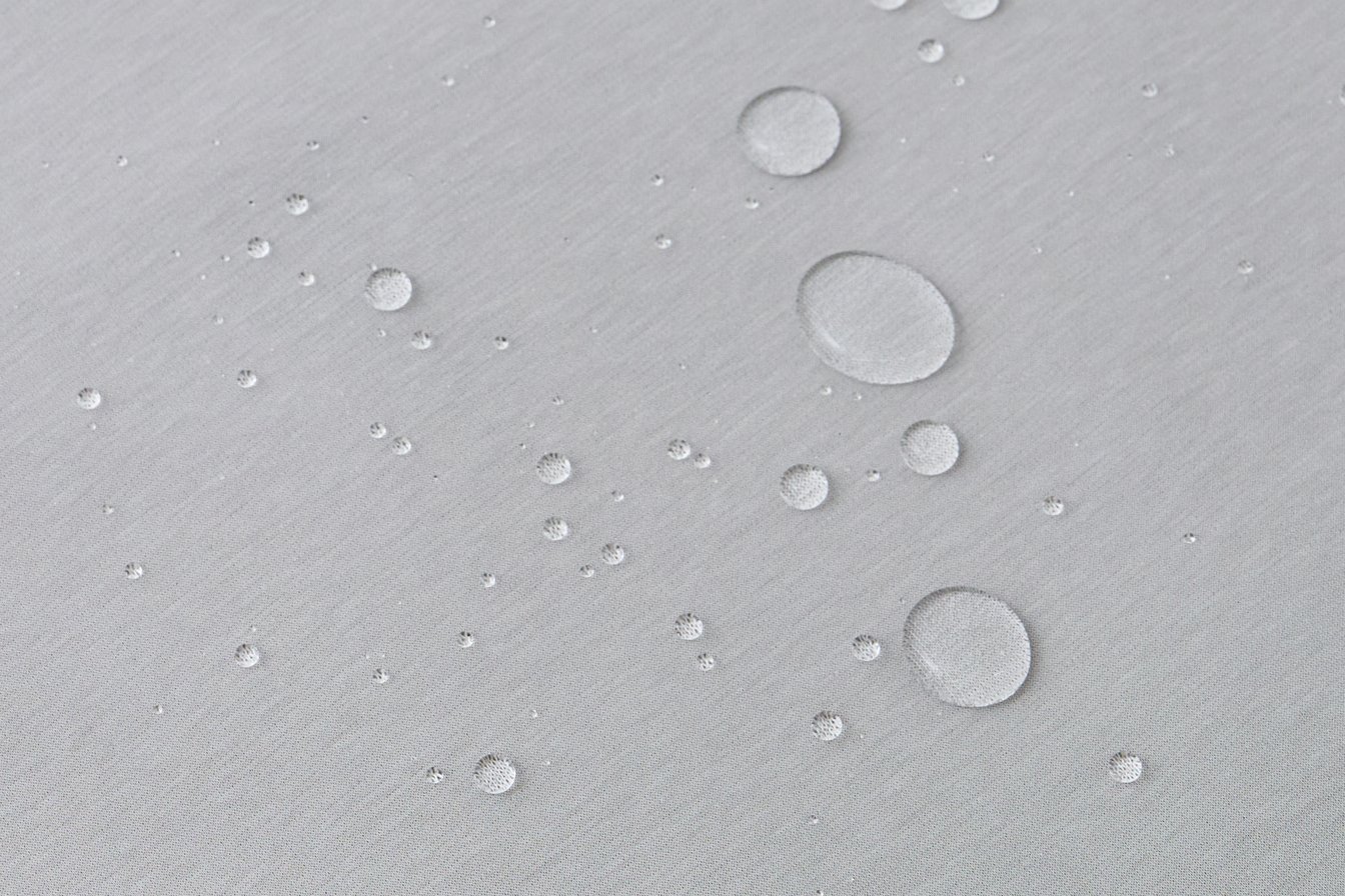 「エディフィス」汗染み防止Tシャツの撥水力