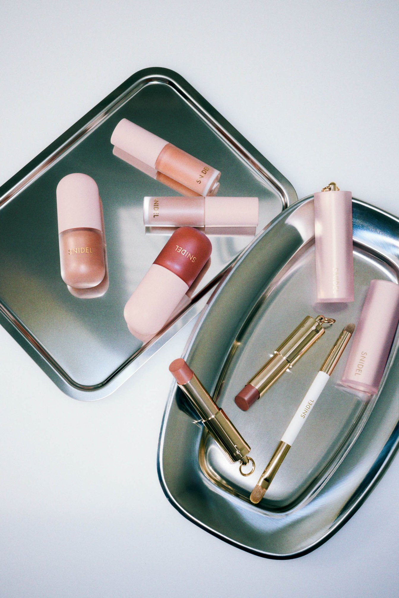 SNIDEL beauty 2025springコレクション限定パケッージ SNIDEL BEAUTY＞愛を広げよう。ポジティブなエネルギーを届ける