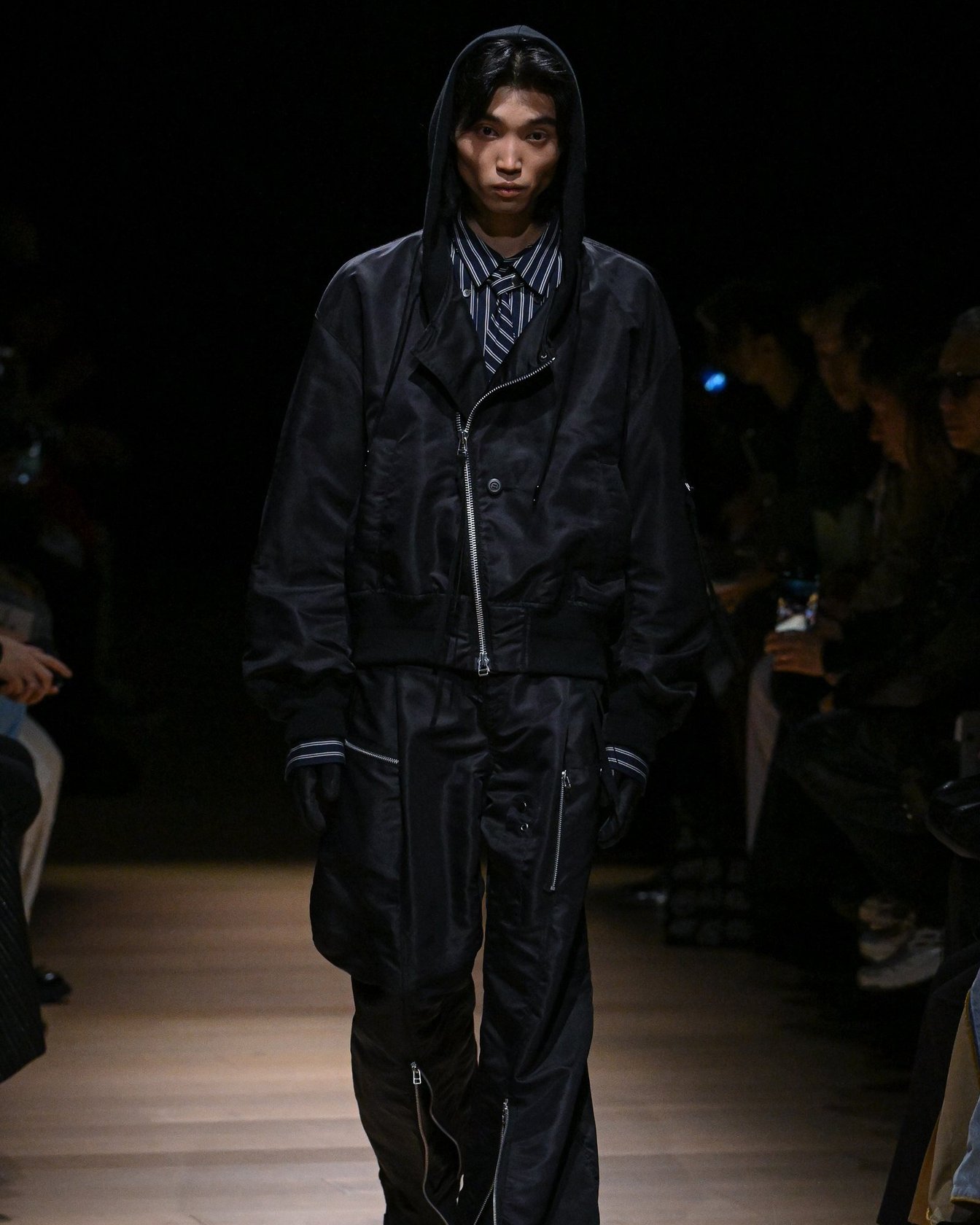 タムのジャケットを着たモデル