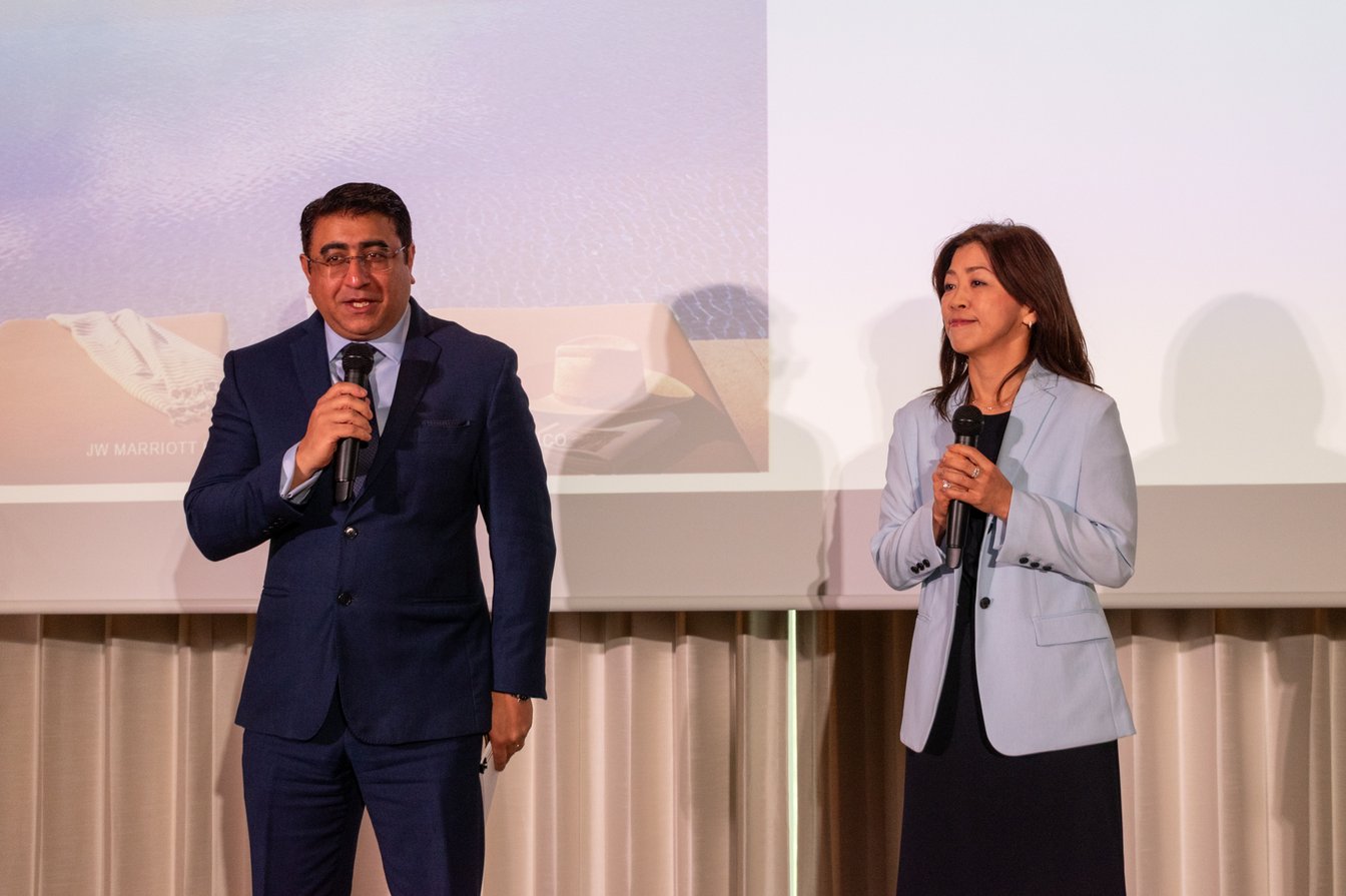 マメッシュ・ダリヤナニ マリオット・インターナショナル アジア太平洋地区グローバルセールス担当ヴァイスプレジデント(左)水村直美 アメリカン・エキスプレス・インターナショナルカード事業部門 副社長(右)