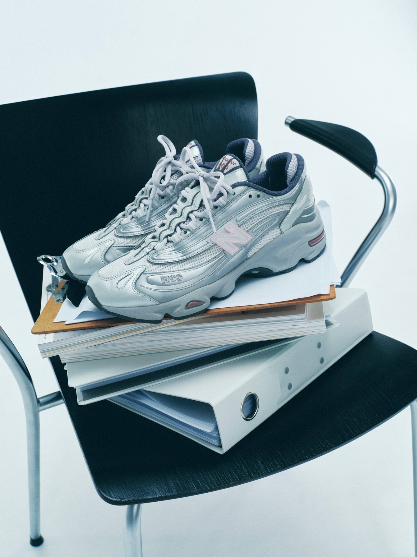 グレーのスニーカー