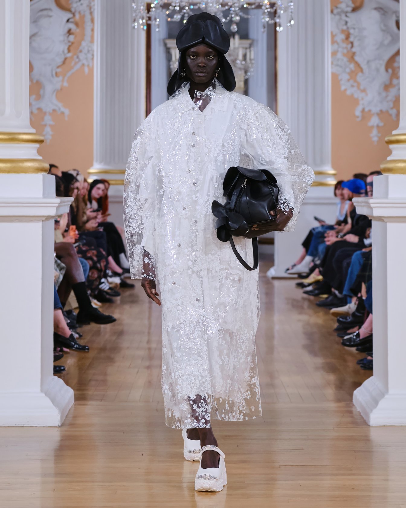 「シモーン・ロシャ」の2026年春夏コレクション