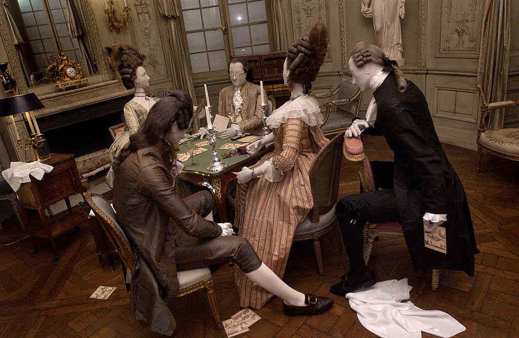 2004年にメトロポリタン美術館で開催された「Dangerous Liaisons: Fashion and Furniture in the Eighteenth Century」展の展示風景